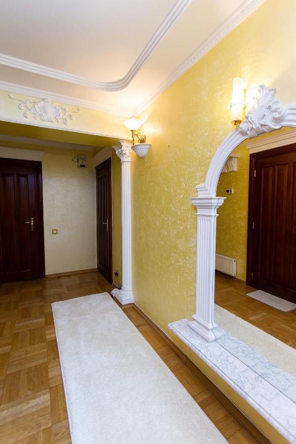 центр. вулиця липова. 3 кімнати Ternopil