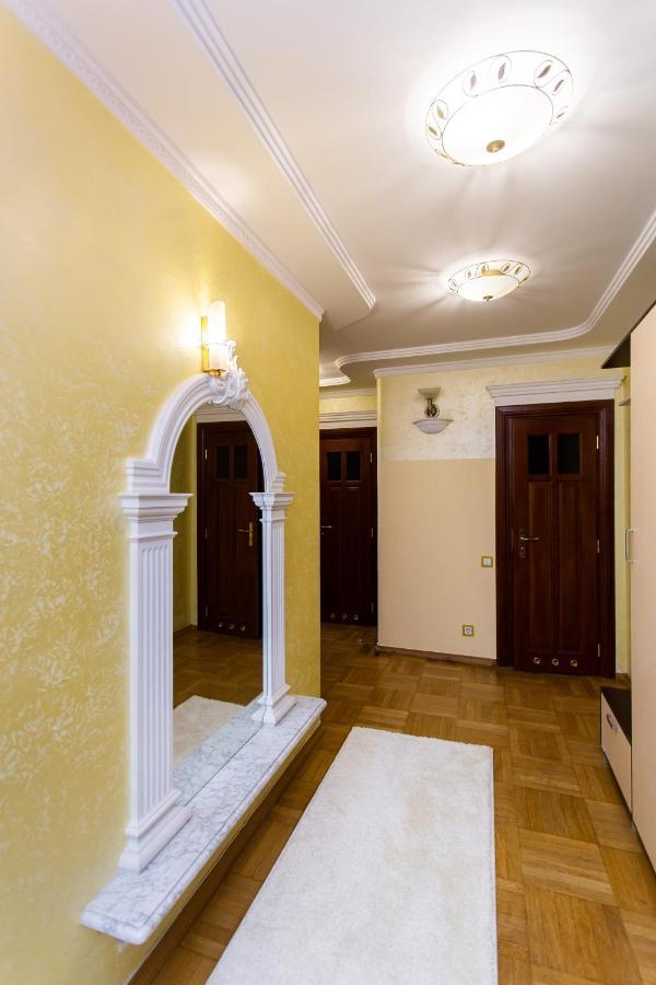 центр. вулиця липова. 3 кімнати *