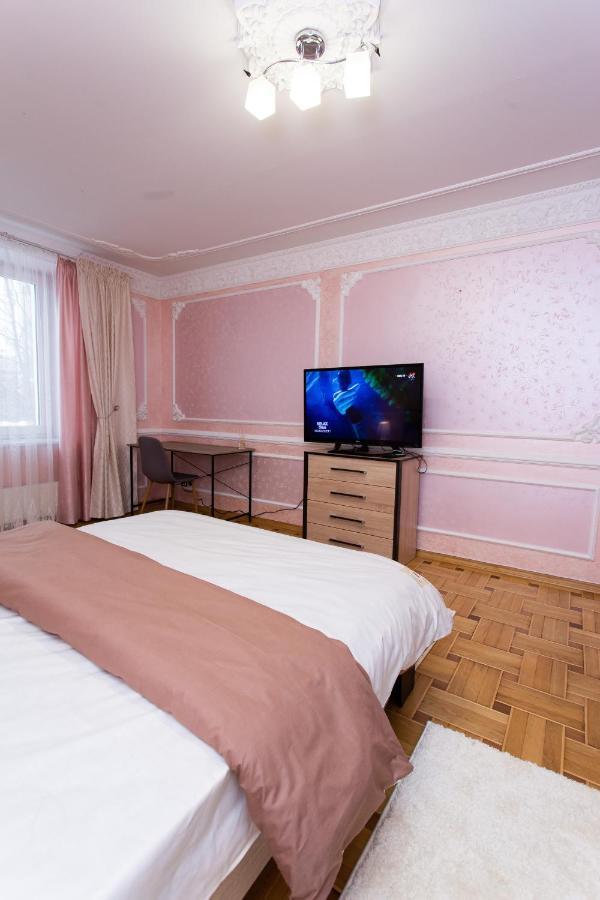 центр. вулиця липова. 3 кімнати Apartment